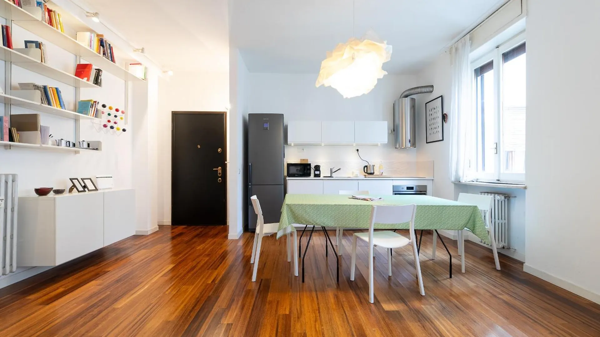 Apartment Eutropia - Ampio Appartamento In Porta Venezia Milan